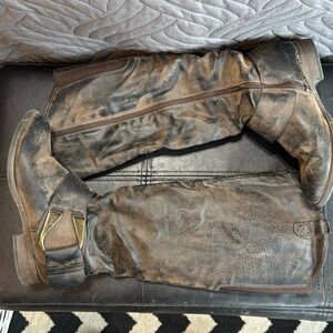 CUTE slight western look. Used boots